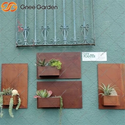 Corten Steel Modern Planters가있는 창의적인 야외 공간