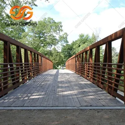 코르텐 가든 인도교