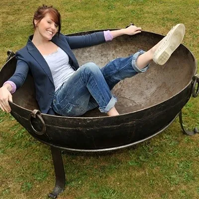 소박한 금속 화덕